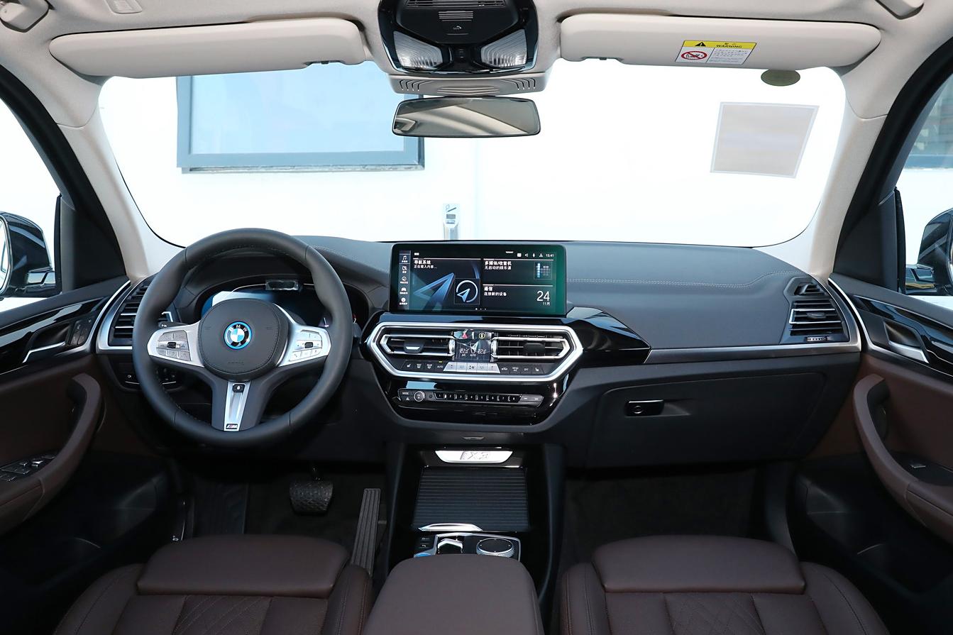 BMW iX3-5.jpg