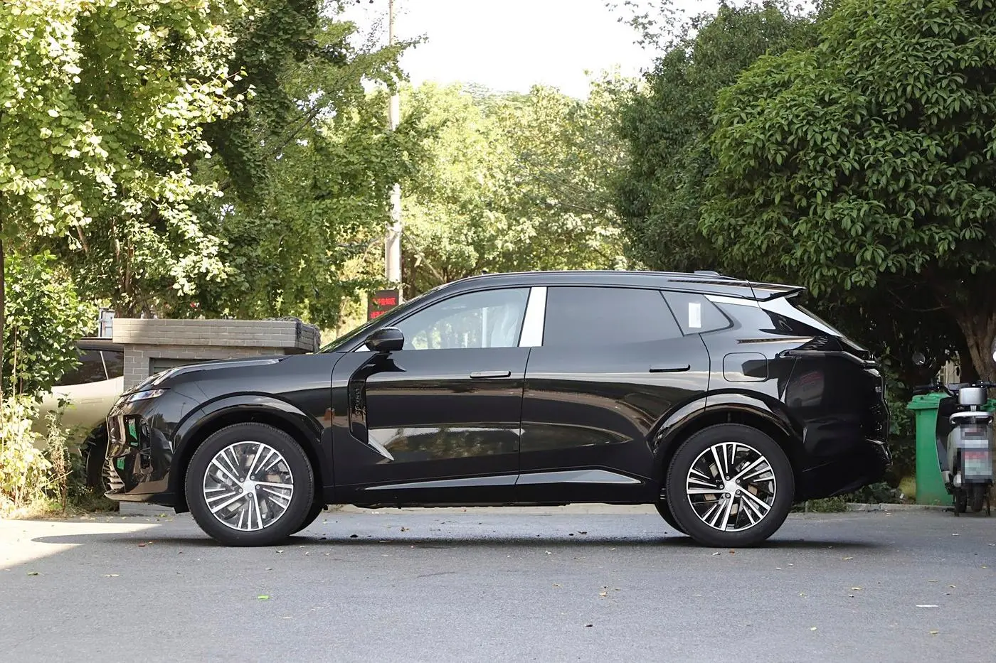 Lynkco 08-3.jpg