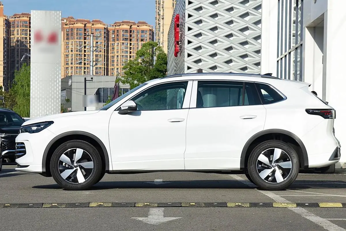 Tiguan L 3.jpg